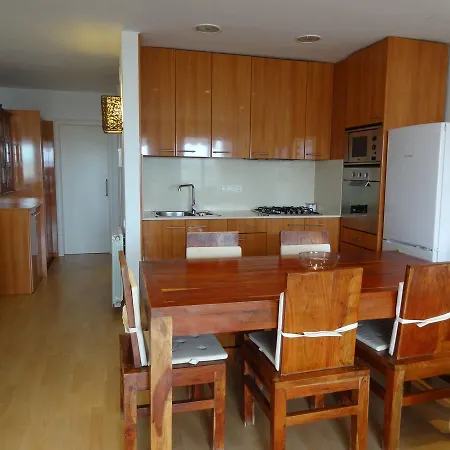 Ground Floor Sea View דירה סיטגס